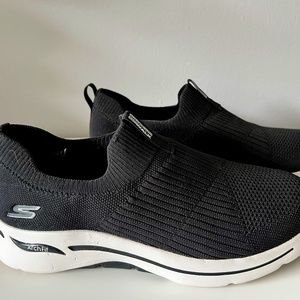 Sketchers Women's Go Walk Arch Fit